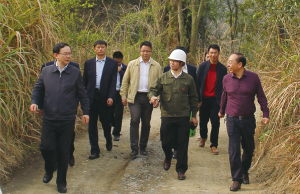 ?時任贛州市委常委、副市長劉文華等一行調(diào)研我司龍南縣稀土礦山尾水收集治理項目