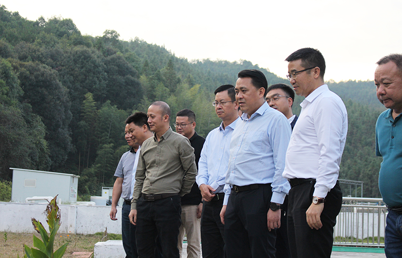 岑溪市稀土產(chǎn)業(yè)發(fā)展與礦山綜合治理考察組一行先后到我司龍南黃沙、定南上下?tīng)I(yíng)稀土尾水項(xiàng)目調(diào)研